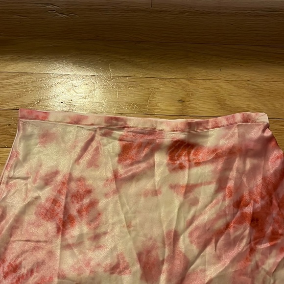 Lioness Pink Satin Tiedye Skirt, Size L - Picture 3 of 5